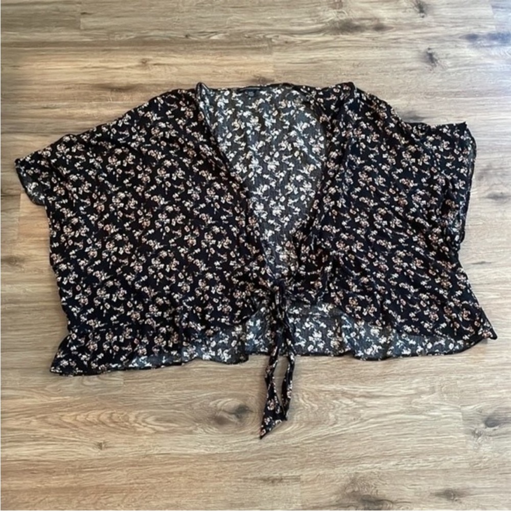American Eagle Outfitters Floral Kimono Tie Front and Ruffle - Picture 5 of 9